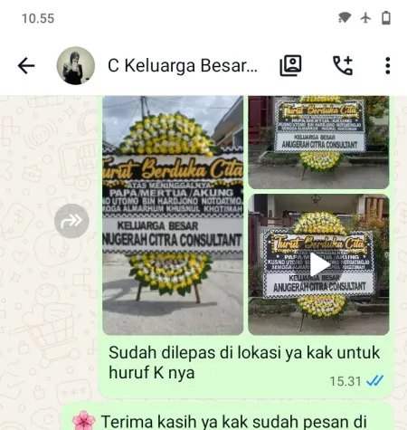 Pengiriman Papan Bunga Duka Kayu Manis