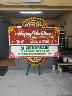 Papan Bunga di Kayu Manis