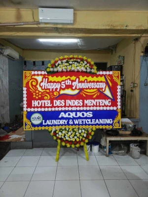 Papan Bunga di Kayu Manis