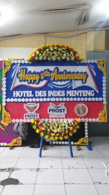 Papan Bunga di Kayu Manis