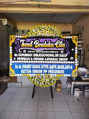 Papan Bunga di Kayu Manis
